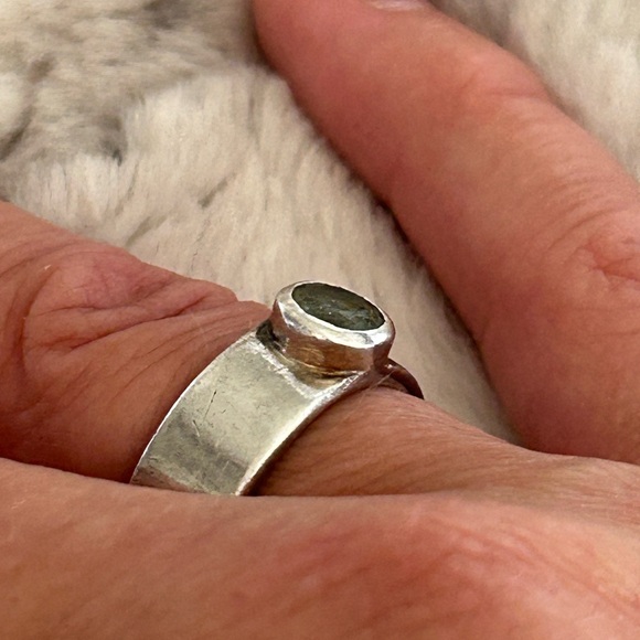 Sterling Silver Aquamarine Dot Gemstone Ring Band Ring Size 8 - Picture 3 of 7